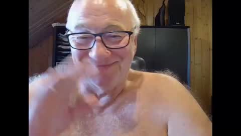 asusandy online show from October 4, 2025, 2:04 pm