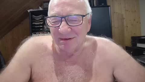 asusandy online show from November 16, 2025, 1:33 am