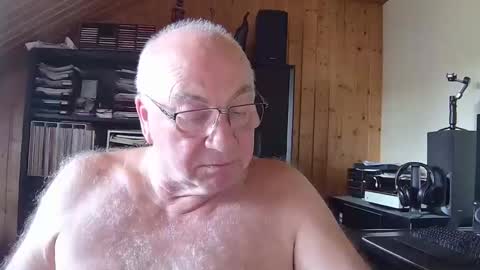 Snapshot of asusandy chatting on June 1, 2026, 2:30 pm asusandy online show from June 1, 2026, 2:30 pm