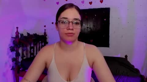 Snapshot of atenas__05 chatting on December 2, 2024, 5:26 am atenas online show from December 2, 2024, 5:26 am