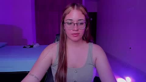 Snapshot of atenas__05 chatting on February 26, 2025, 7:05 pm atenas online show from February 26, 2025, 7:05 pm