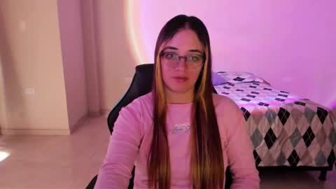 Snapshot of atenas__05 chatting on September 8, 2025, 6:29 pm atenas online show from September 8, 2025, 6:29 pm