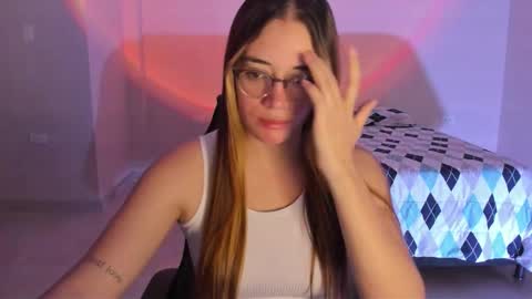 Snapshot of atenas__05 chatting on September 20, 2025, 9:43 am atenas online show from September 20, 2025, 9:43 am