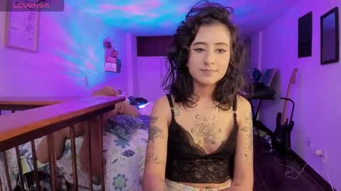 Snapshot of atenea_dragon__ chatting on November 11, 2025, 9:26 pm Atenea online show from November 11, 2025, 9:26 pm