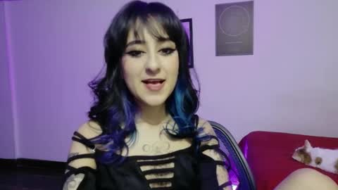 Snapshot of atenea_dragon__ chatting on April 13, 2026, 7:52 pm Atenea online show from April 13, 2026, 7:52 pm
