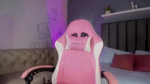 Atenea online show from November 25, 2025, 7:47 pm