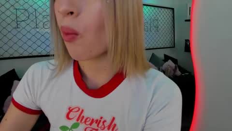 Snapshot of atenea_klett_ chatting on February 4, 2025, 1:06 pm ATENEA online show from February 4, 2025, 1:06 pm
