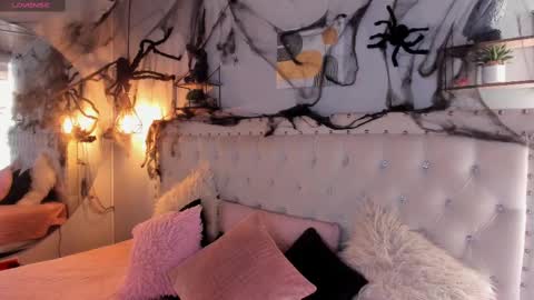 Snapshot of atenea_klett_ chatting on November 1, 2025, 1:35 pm ATENEA online show from November 1, 2025, 1:35 pm