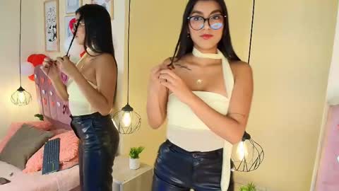 ateneaaa_ online show from February 18, 2026, 8:27 pm