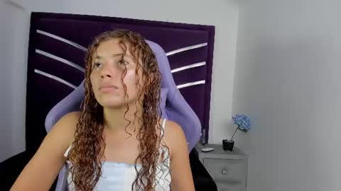 ateneaxht online show from June 21, 2026, 8:33 pm