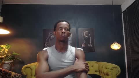 Snapshot of athleticbig_cock chatting on February 4, 2025, 5:10 am ATHLETIC COCK online show from February 4, 2025, 5:10 am