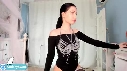 Mary online show from October 12, 2025, 10:36 am