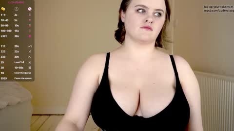 Audrey Jacq online show from December 2, 2025, 4:46 pm