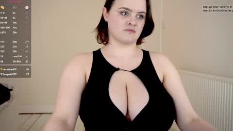 Audrey Jacq online show from April 28, 2026, 3:06 pm