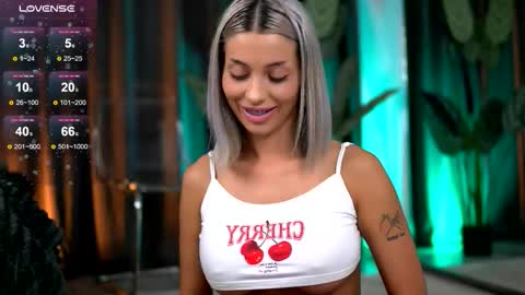 Isabella online show from September 16, 2025, 3:18 am