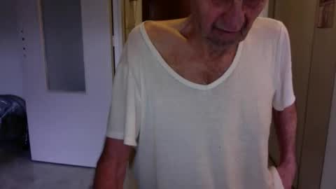 auguste688483 online show from February 14, 2026, 9:17 am