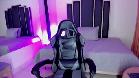 Snapshot of aura_baker chatting on July 15, 2026, 12:32 pm aura_baker online show from July 15, 2026, 12:32 pm