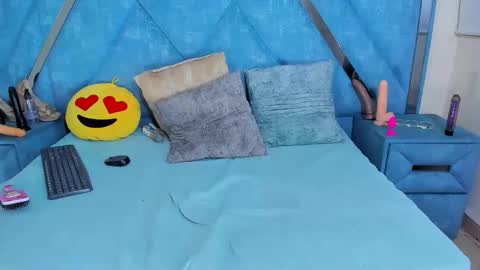 Monii Yi online show from March 1, 2026, 6:04 am