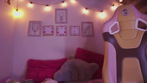 Snapshot of aura_rouss chatting on November 14, 2025, 12:20 am aura_rouss online show from November 14, 2025, 12:20 am