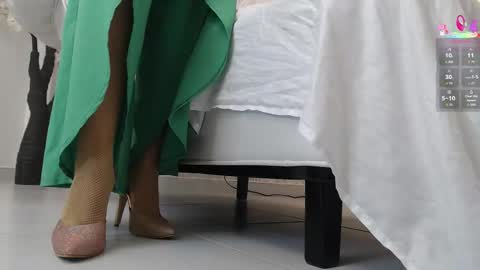 Aura sanders online show from December 17, 2025, 12:00 pm