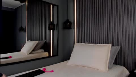 Snapshot of aurabakers chatting on January 29, 2025, 7:00 pm Aura online show from January 29, 2025, 7:00 pm