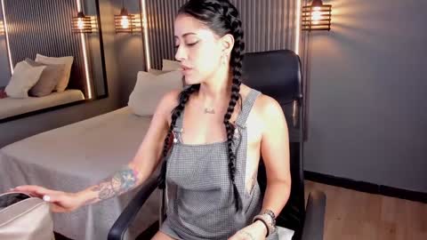 Snapshot of aurabakers chatting on February 5, 2025, 12:06 pm Aura online show from February 5, 2025, 12:06 pm