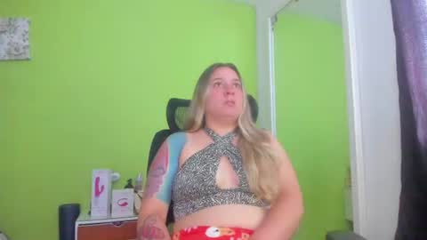 Snapshot of auradivina2 chatting on July 18, 2026, 7:28 pm Aura Divina online show from July 18, 2026, 7:28 pm