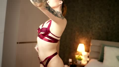 Snapshot of auram00n chatting on May 26, 2026, 6:59 pm Aura online show from May 26, 2026, 6:59 pm