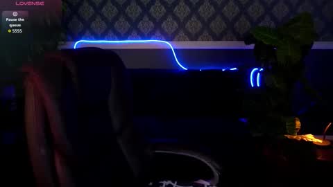 Nikol online show from September 18, 2025, 6:26 am