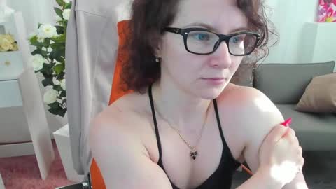 Aurelia online show from June 1, 2026, 1:29 am