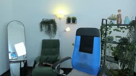 Aurelia online show from June 22, 2026, 7:05 am