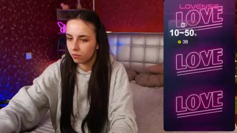 Aurora online show from February 12, 2025, 2:43 pm