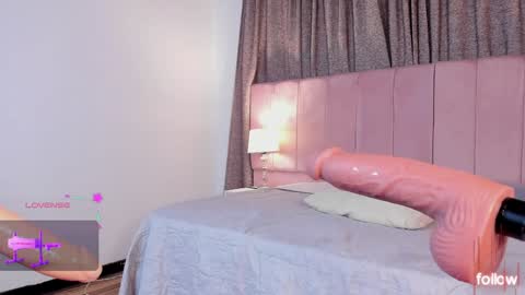 aurora_divine online show from January 8, 2025, 11:30 pm