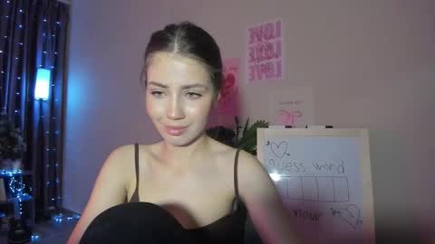 aurora_glow_211 online show from March 16, 2026, 7:40 pm