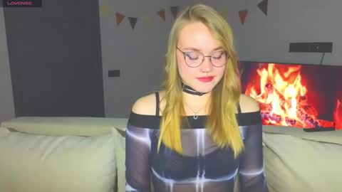 Snapshot of aurora_golden chatting on December 5, 2024, 3:50 pm Kate online show from December 5, 2024, 3:50 pm