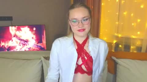 Snapshot of aurora_golden chatting on December 14, 2024, 4:42 pm Kate online show from December 14, 2024, 4:42 pm