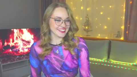 Snapshot of aurora_golden chatting on January 4, 2025, 7:02 pm Kate online show from January 4, 2025, 7:02 pm