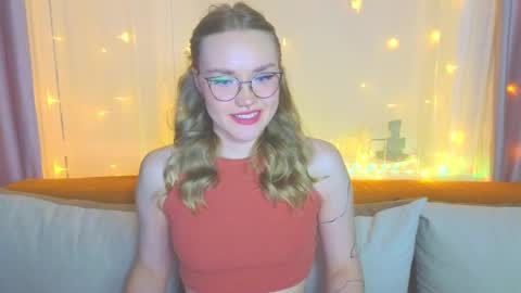 Snapshot of aurora_golden chatting on February 2, 2025, 7:04 pm Kate online show from February 2, 2025, 7:04 pm