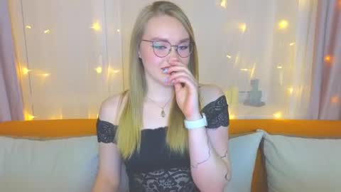 Snapshot of aurora_golden chatting on March 12, 2025, 5:17 pm Kate online show from March 12, 2025, 5:17 pm