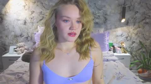 Snapshot of aurora_golden chatting on November 27, 2025, 4:31 pm Kate online show from November 27, 2025, 4:31 pm