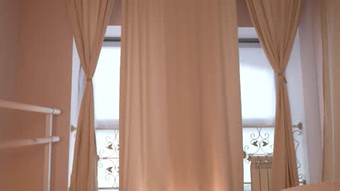 Aurora online show from October 25, 2025, 8:00 am