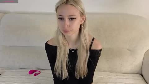 Aurora online show from September 14, 2025, 1:43 pm