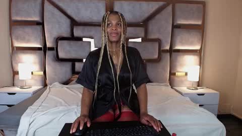 Snapshot of aurorabrow chatting on November 18, 2025, 8:24 pm Ariana online show from November 18, 2025, 8:24 pm