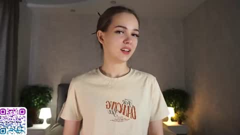 Snapshot of auroralowen chatting on June 16, 2026, 3:20 am Aurora online show from June 16, 2026, 3:20 am