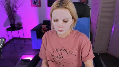 aurorawrenfield online show from January 8, 2026, 12:46 am