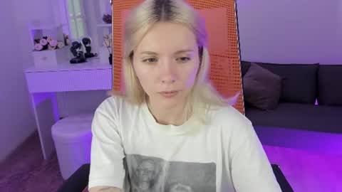 aurorawrenfield online show from July 16, 2026, 1:44 am