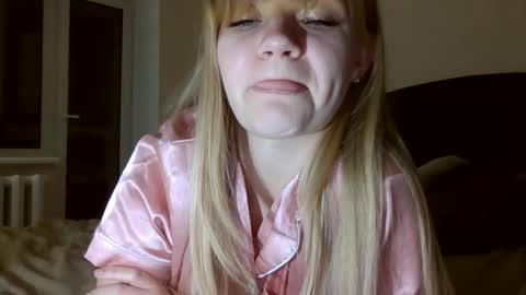 Snapshot of auroraxroses chatting on October 29, 2025, 7:15 pm AuroraXRoses online show from October 29, 2025, 7:15 pm