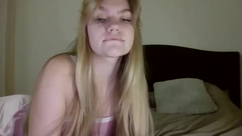 Snapshot of auroraxroses chatting on November 23, 2025, 10:31 pm AuroraXRoses online show from November 23, 2025, 10:31 pm