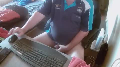 Snapshot of aussiebaker chatting on May 11, 2026, 12:05 am aussiebaker online show from May 11, 2026, 12:05 am