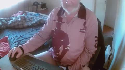 Snapshot of aussiebaker chatting on May 30, 2026, 2:30 am aussiebaker online show from May 30, 2026, 2:30 am